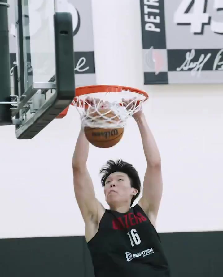 ??扣嗨了!楊瀚森訓練高位策應和擋拆順下空接 即將夏聯首秀