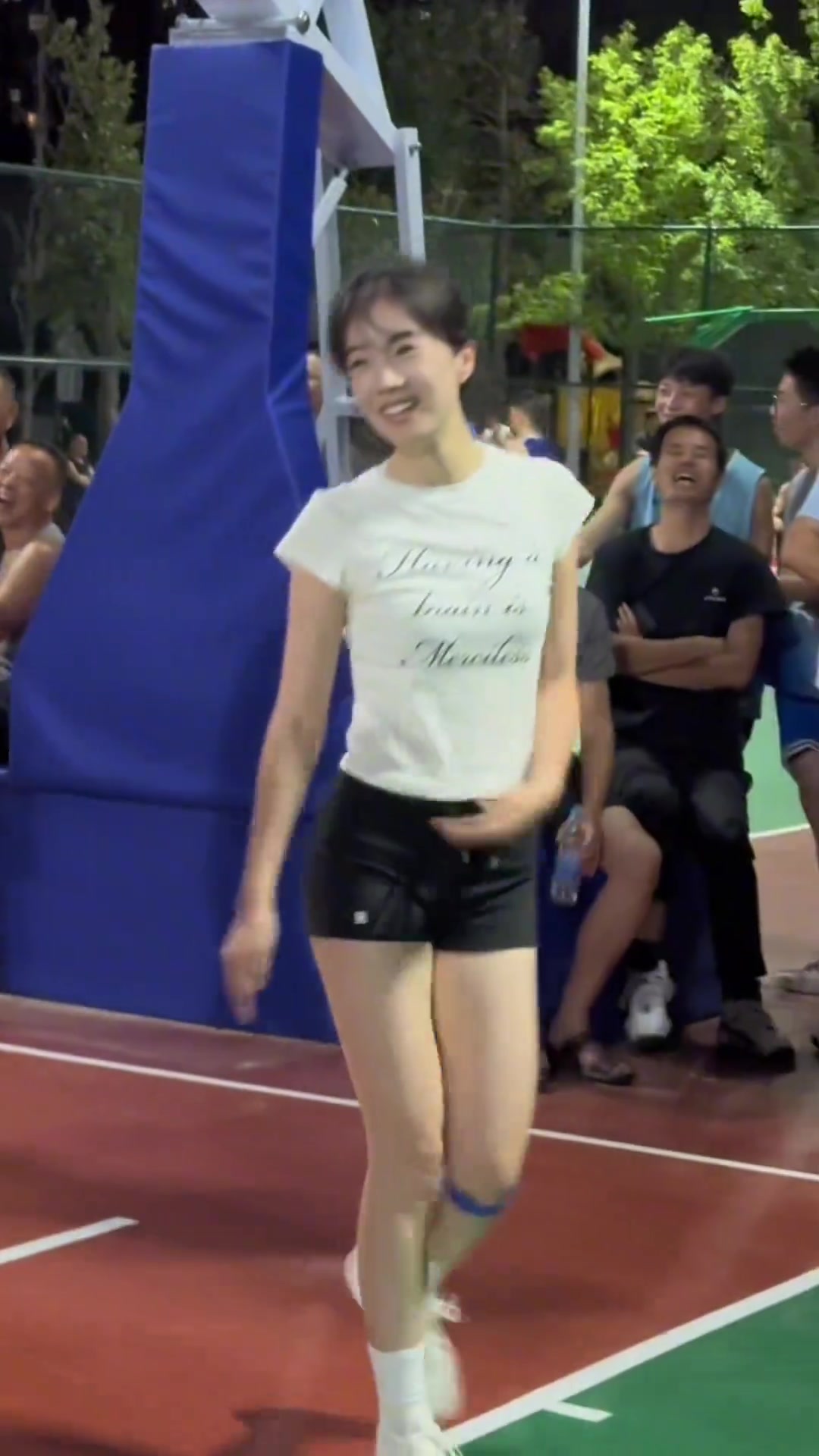 不懂就問:和女生打野球到底要不要認真防??????