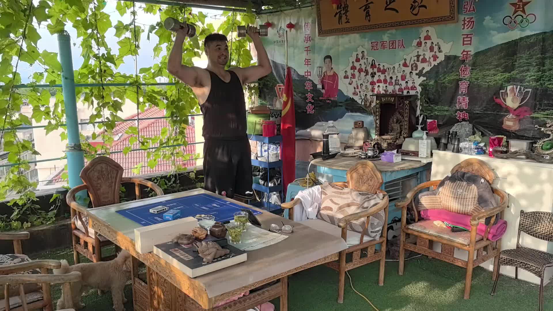 太自律了!55歲的戰(zhàn)神劉玉棟依然保持健身