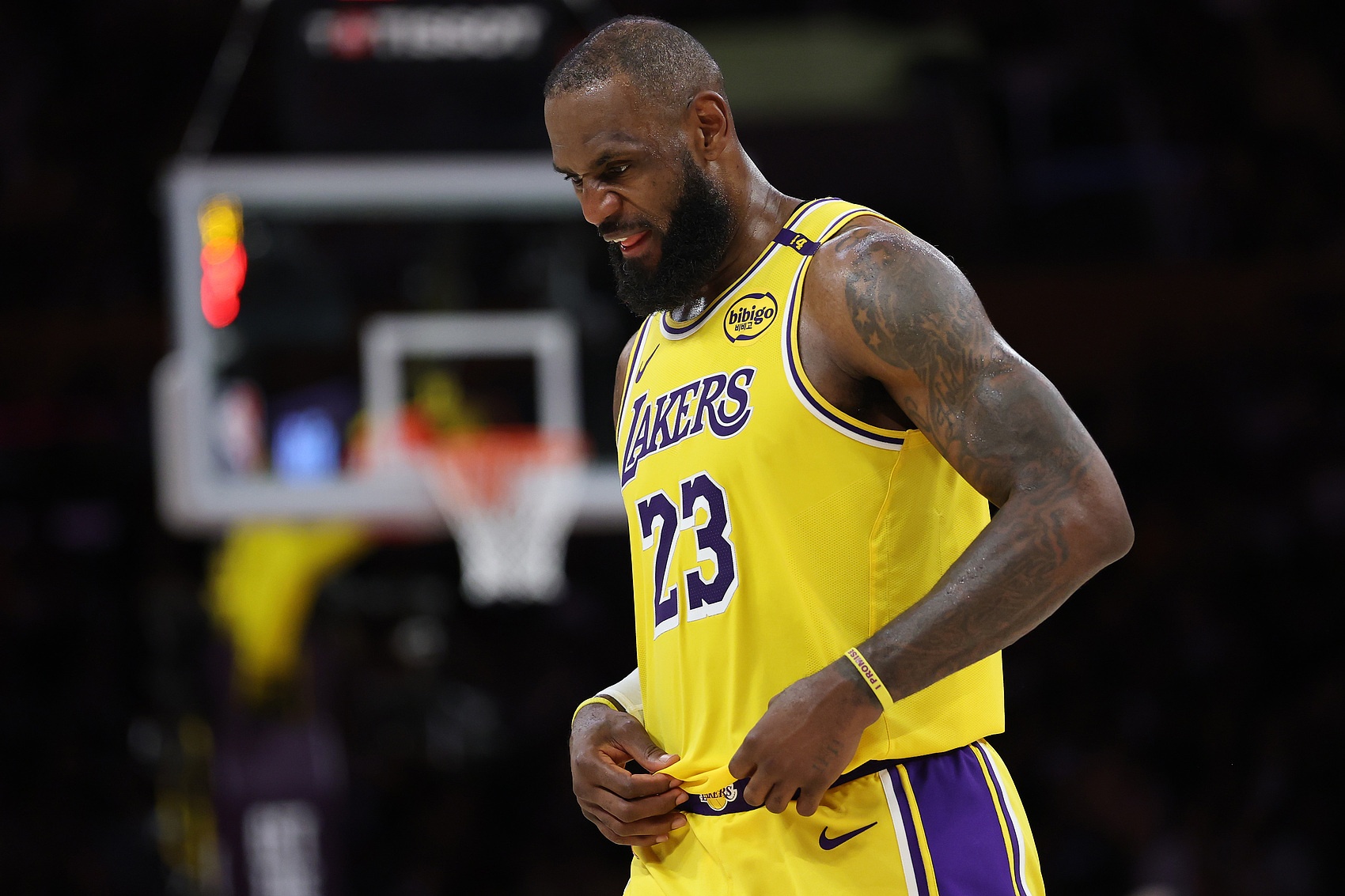 薪資專家:比爾買斷后 勒布朗成如今NBA唯一擁有交易否決權的球員