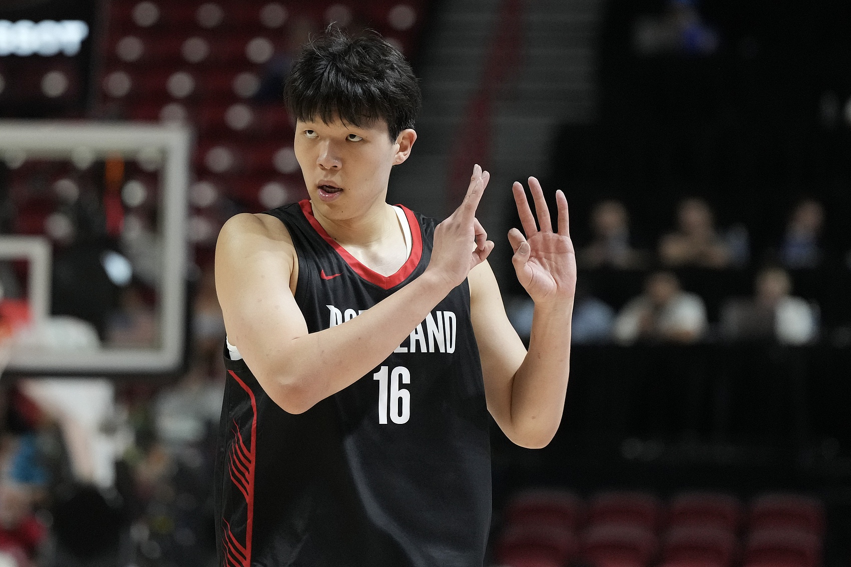 楊瀚森:很榮幸能被拿來和約基奇&姚明比較 適應(yīng)NBA不是放棄特點