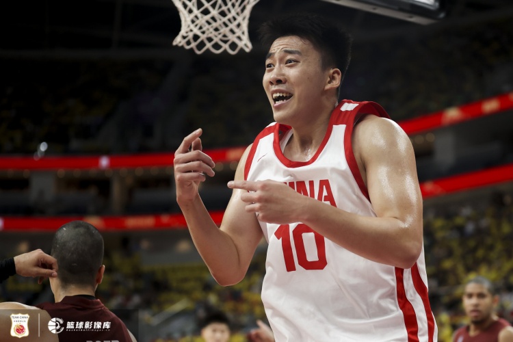 媒體人:中國男籃今夏最大的收獲是王俊杰 他的防守&三分球很不錯