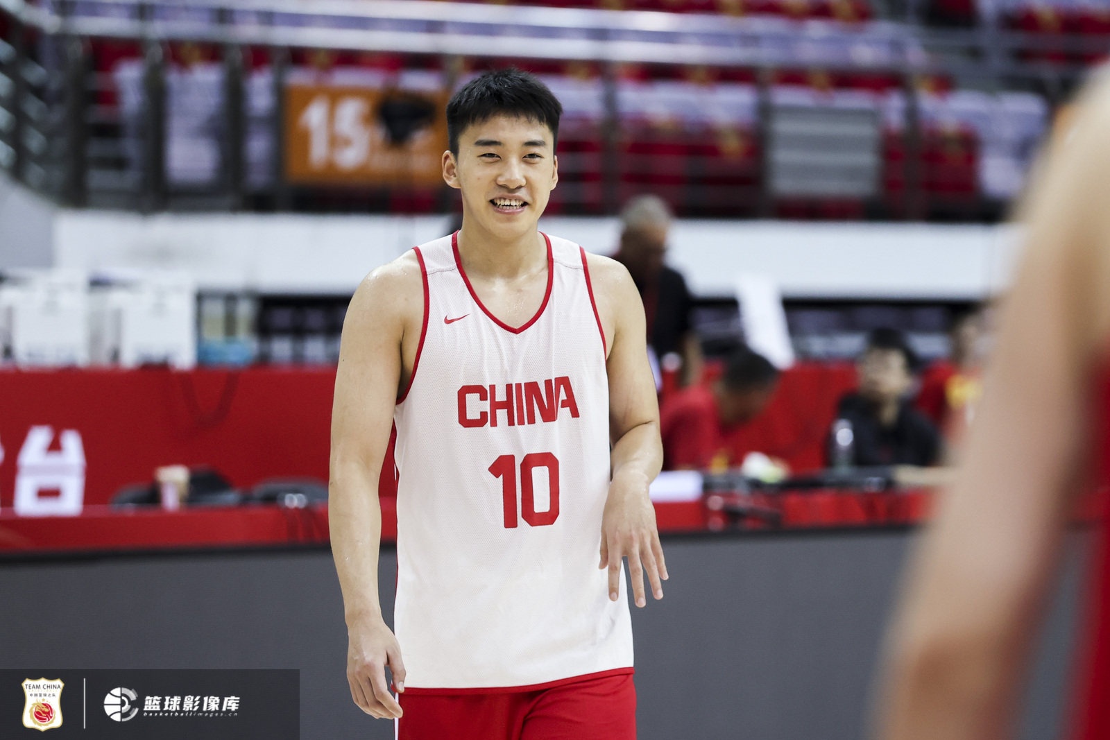 體壇周報(bào):亞洲杯首戰(zhàn)最大驚喜 王俊杰是中國(guó)男籃新希望?