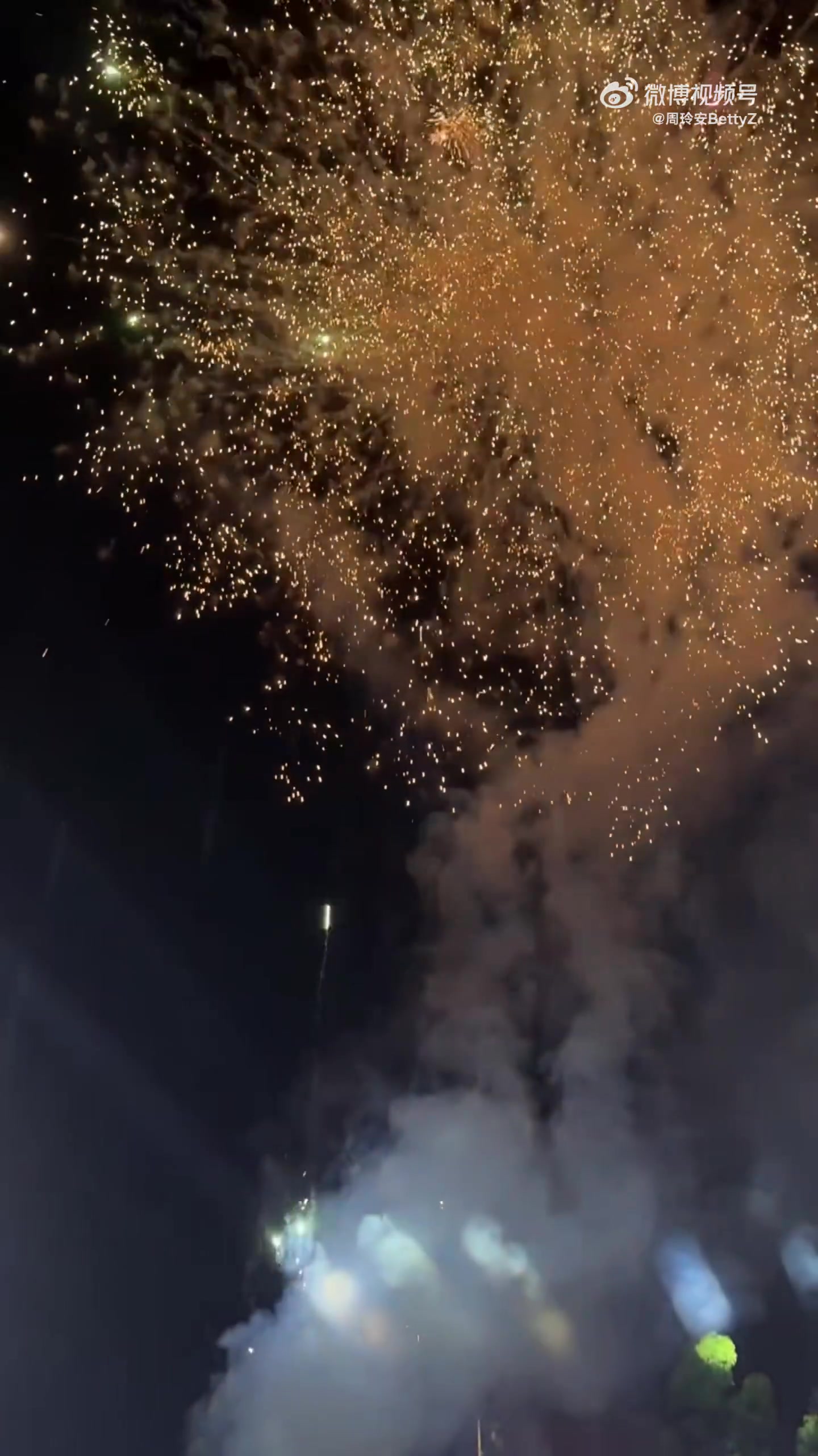 與哈登冒雨揭幕中國首座巨幅哈登球場!周玲安曬現場活動花絮