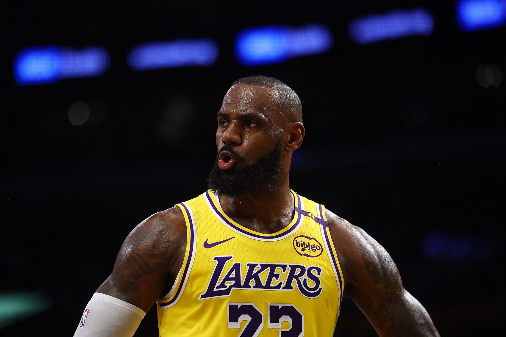 夸梅:傳言都說詹姆斯喜歡白人女孩 NBA很快就會把這些事都捅出來