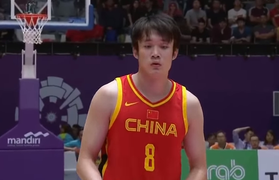丁彥雨航:現(xiàn)在有更多年輕人在努力拼搏 相信中國男籃會(huì)越來越好