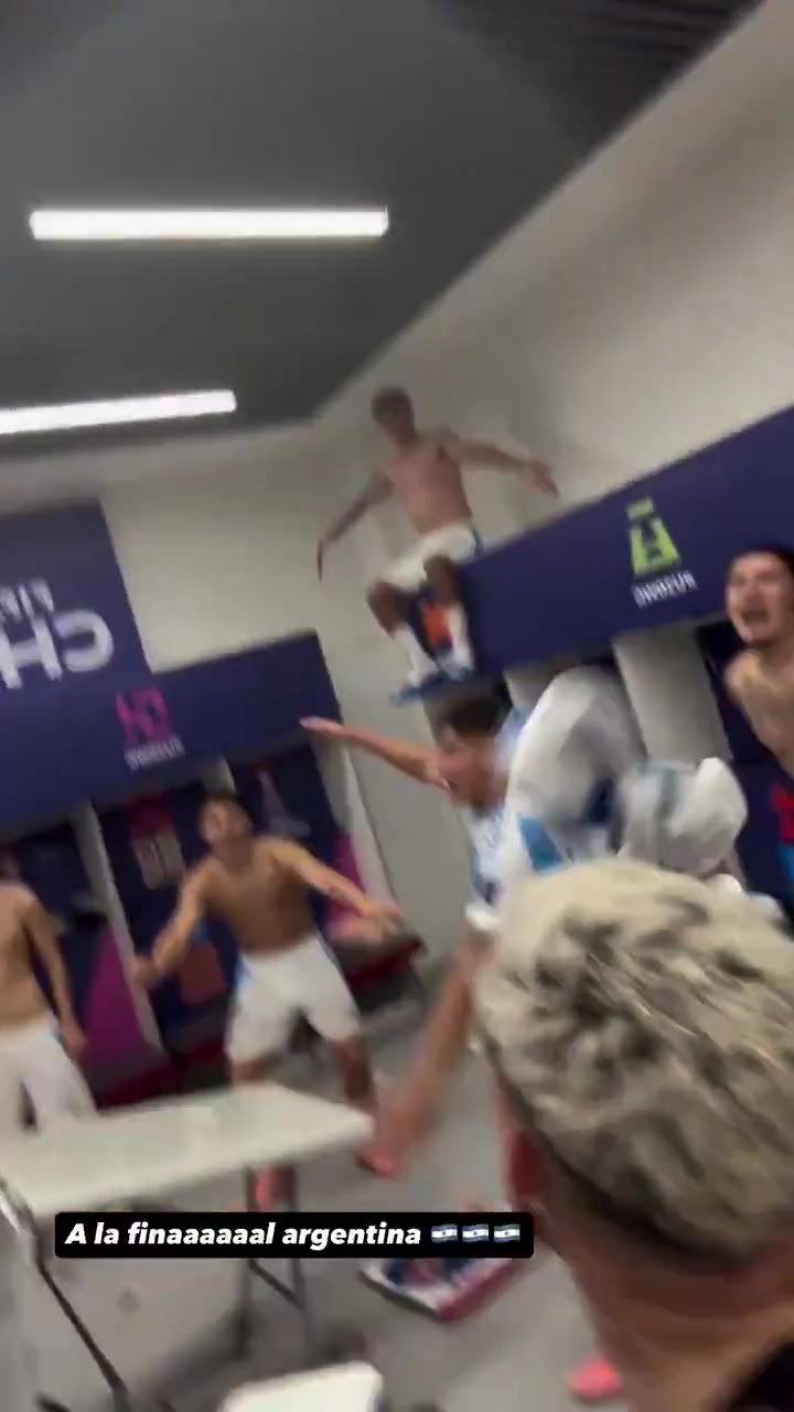 狂歡！阿根廷U20進入世青賽決賽，球員們在更衣室瘋狂慶祝